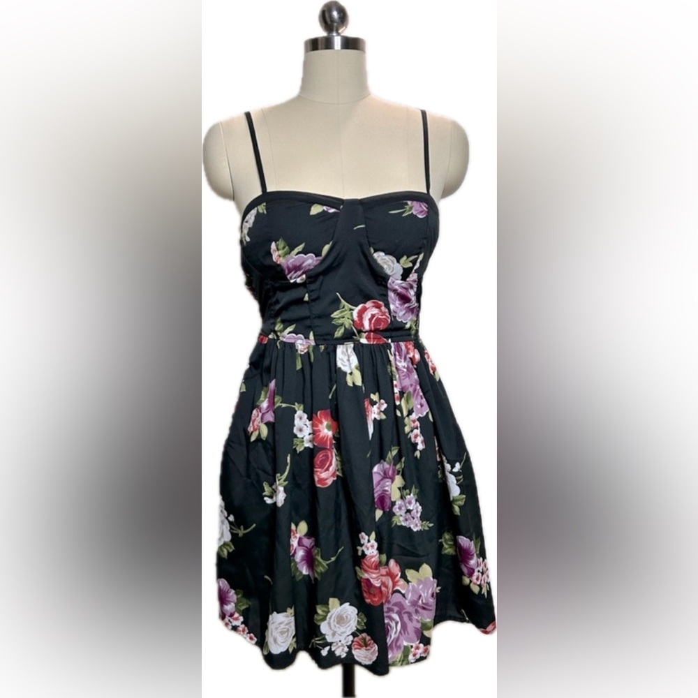 Floral print dress with pockets. Small.